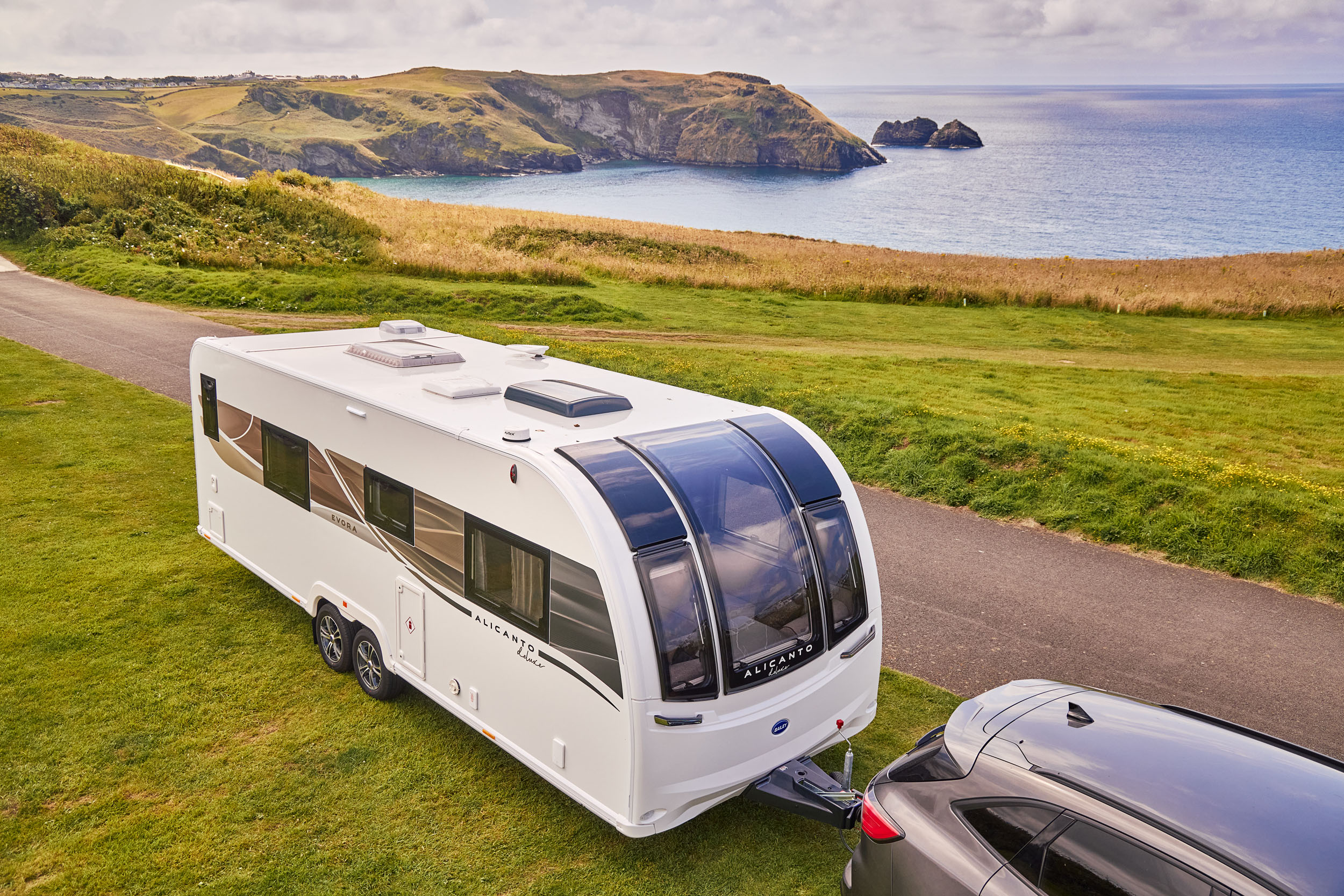 Alicanto Grande Deluxe Towing Shot