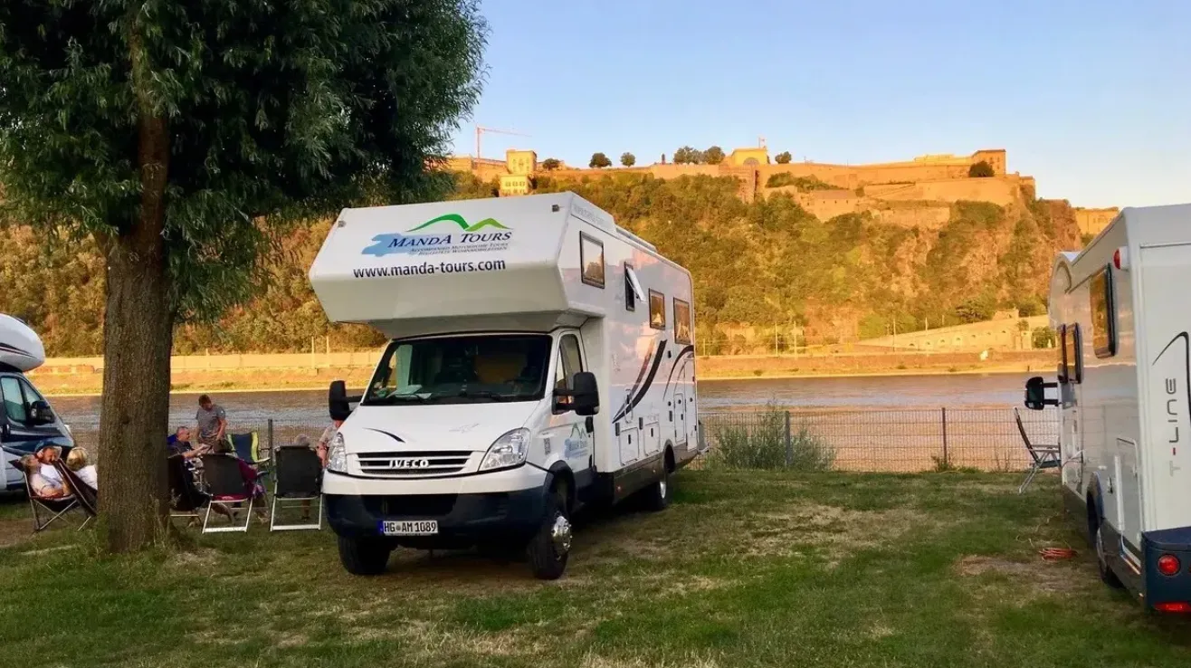 Manda Tours Hero