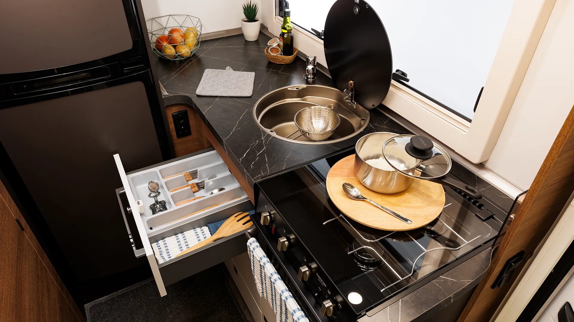 Tessoro 481 Kitchen